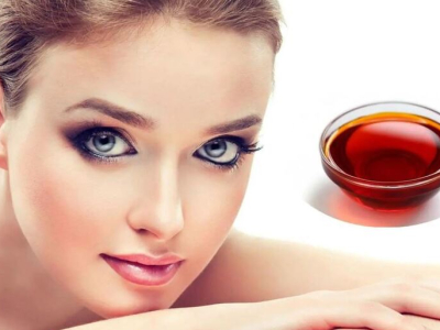 Dầu Gấc gi&uacute;p trẻ h&oacute;a da